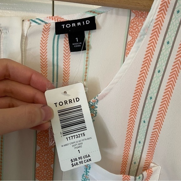 Torrid NWT Abbey Georgette Button Back Short Sleeve Blouse 1X - Picture 8 of 13
